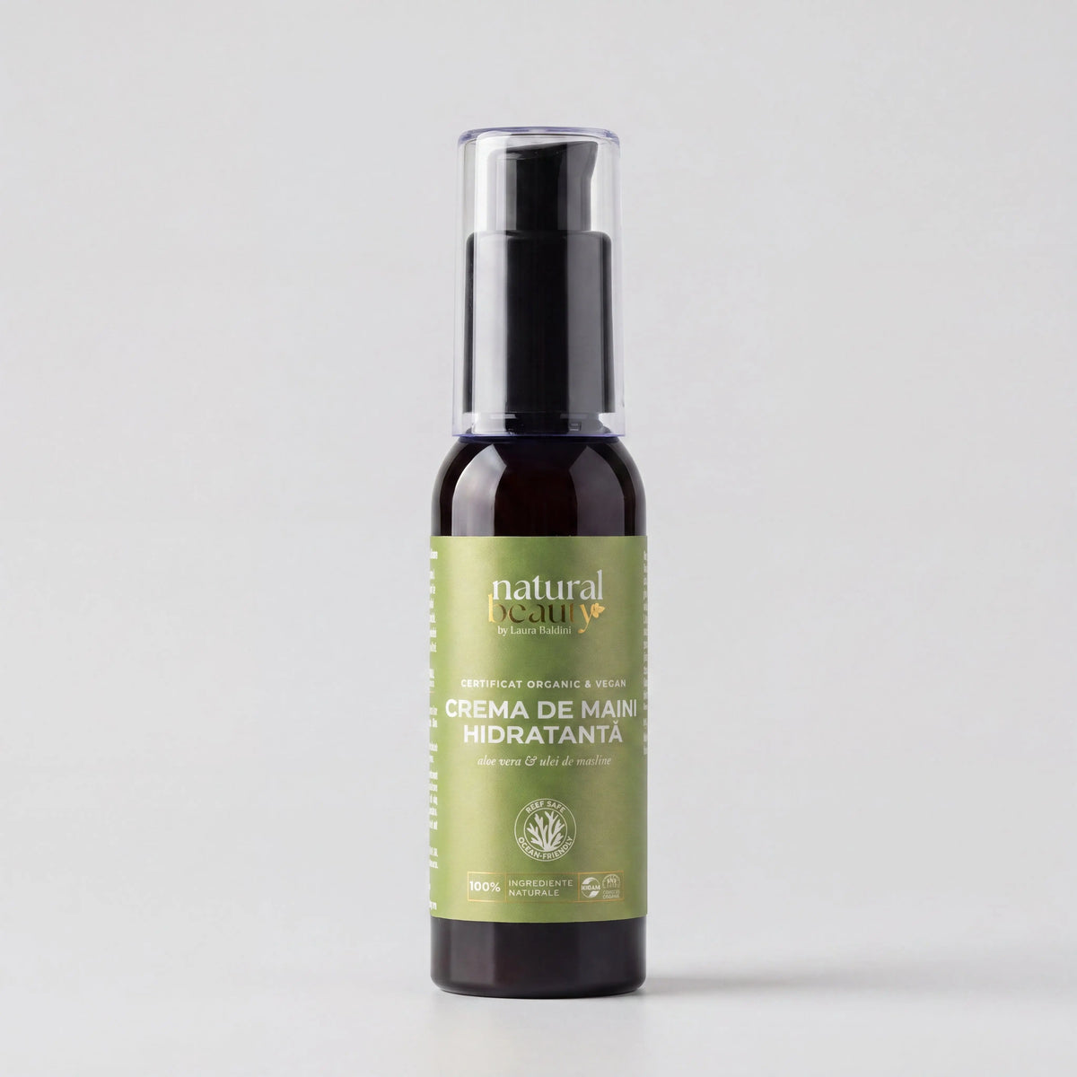 Flaconul Cremei de Mâini Hidratante cu aloe vera și ulei de măsline, Natural Beauty by Laura Baldini, pe fundal neutru
