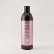 Flaconul Gelului de Duș Nutritiv cu aloe vera, vanilie și oud, Natural Beauty by Laura Baldini, pe fundal neutru