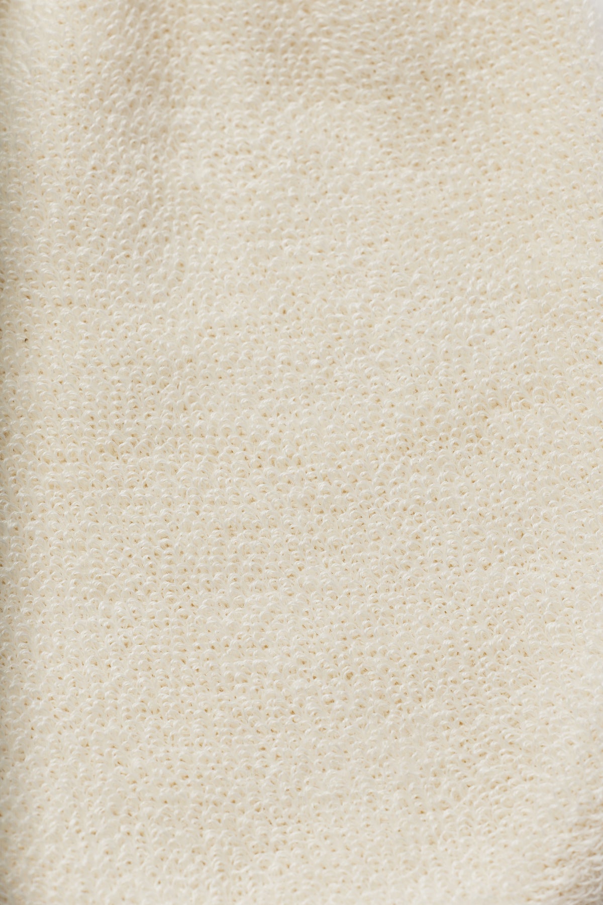 Mănușă exfoliantă Earth Grip, Natural Beauty by Laura Baldini, plan apropiat pe material
