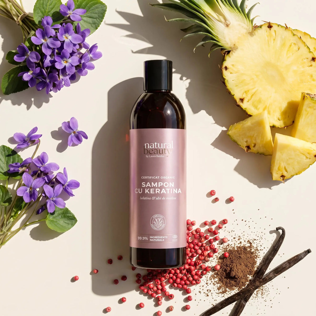 Șampon cu keratină Dolce Vita, Natural Beauty by Laura Baldini, alături de flori de violete, ananas și păstăi de vanilie