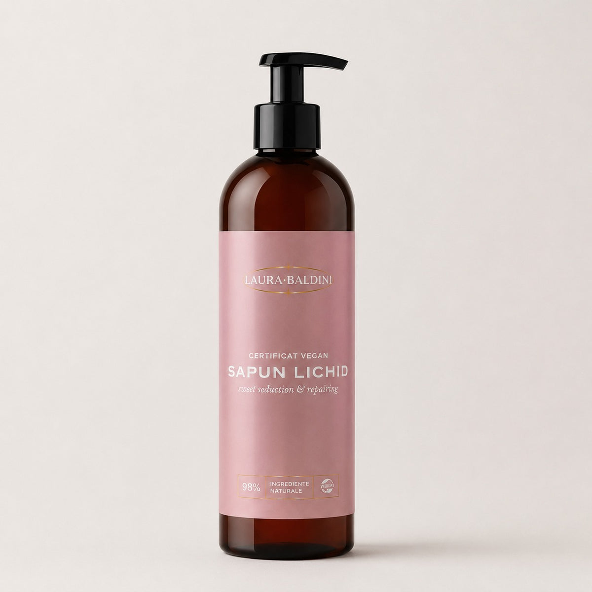 Flaconul Săpunului Lichid Sweet Seduction, Natural Beauty by Laura Baldini, pe fundal neutru
