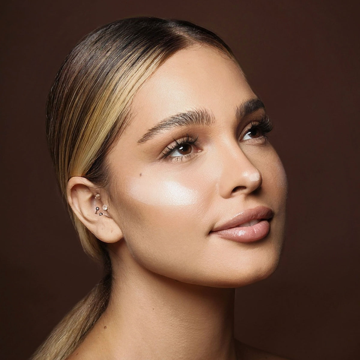 Ten luminos și hidratat, rezultat după folosirea stick-ului facial SPF50+ Sun Kiss, Natural Beauty by Laura Baldini
