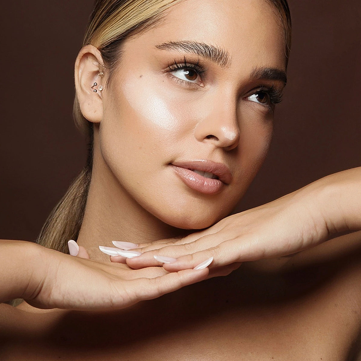 Ten strălucitor, rezultat după folosirea stick-ului facial SPF50+ Sun Kiss, Natural Beauty by Laura Baldini