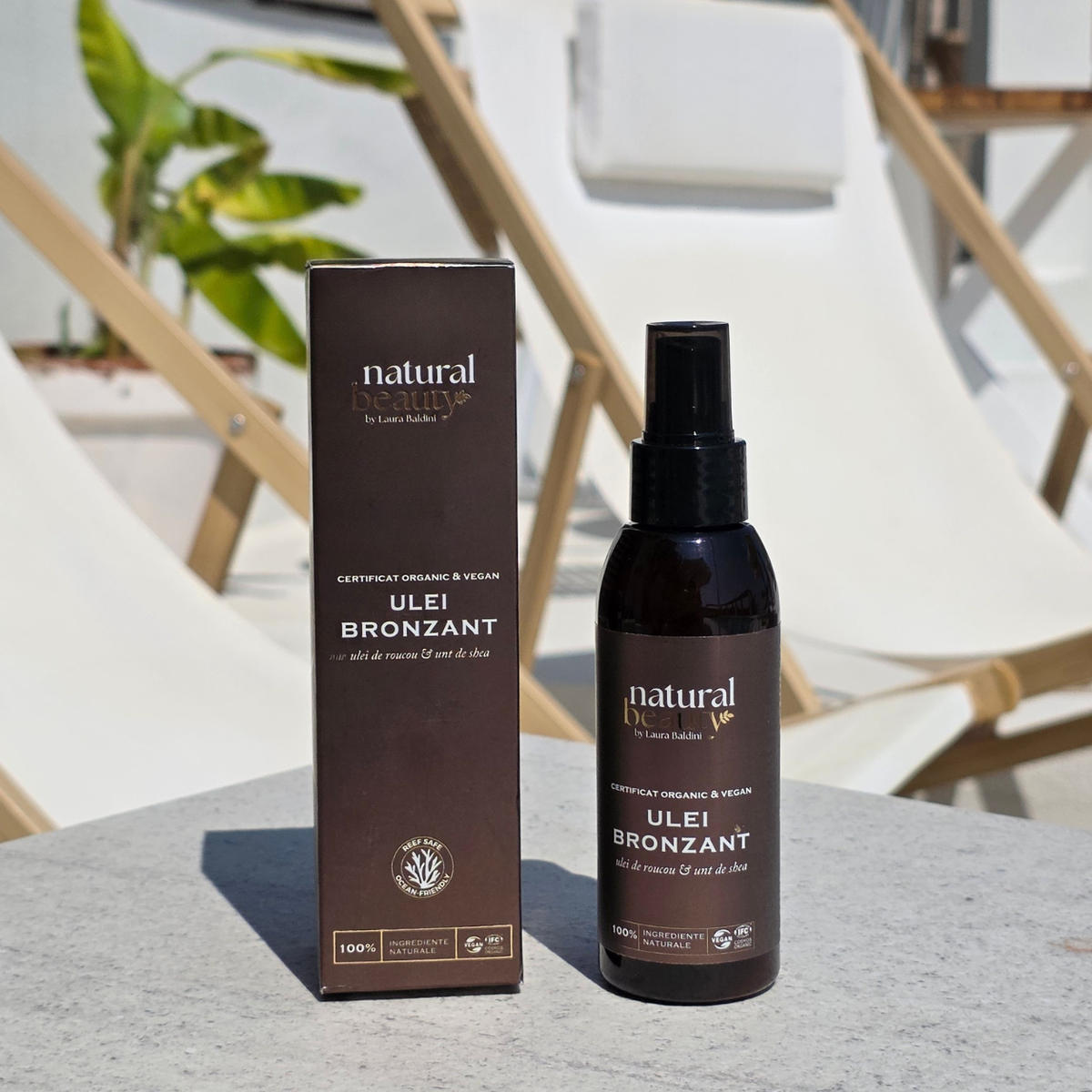Ulei bronzant Stay With Me, Natural Beauty by Laura Baldini, așezat pe o terasă alături de șezlonguri și plante